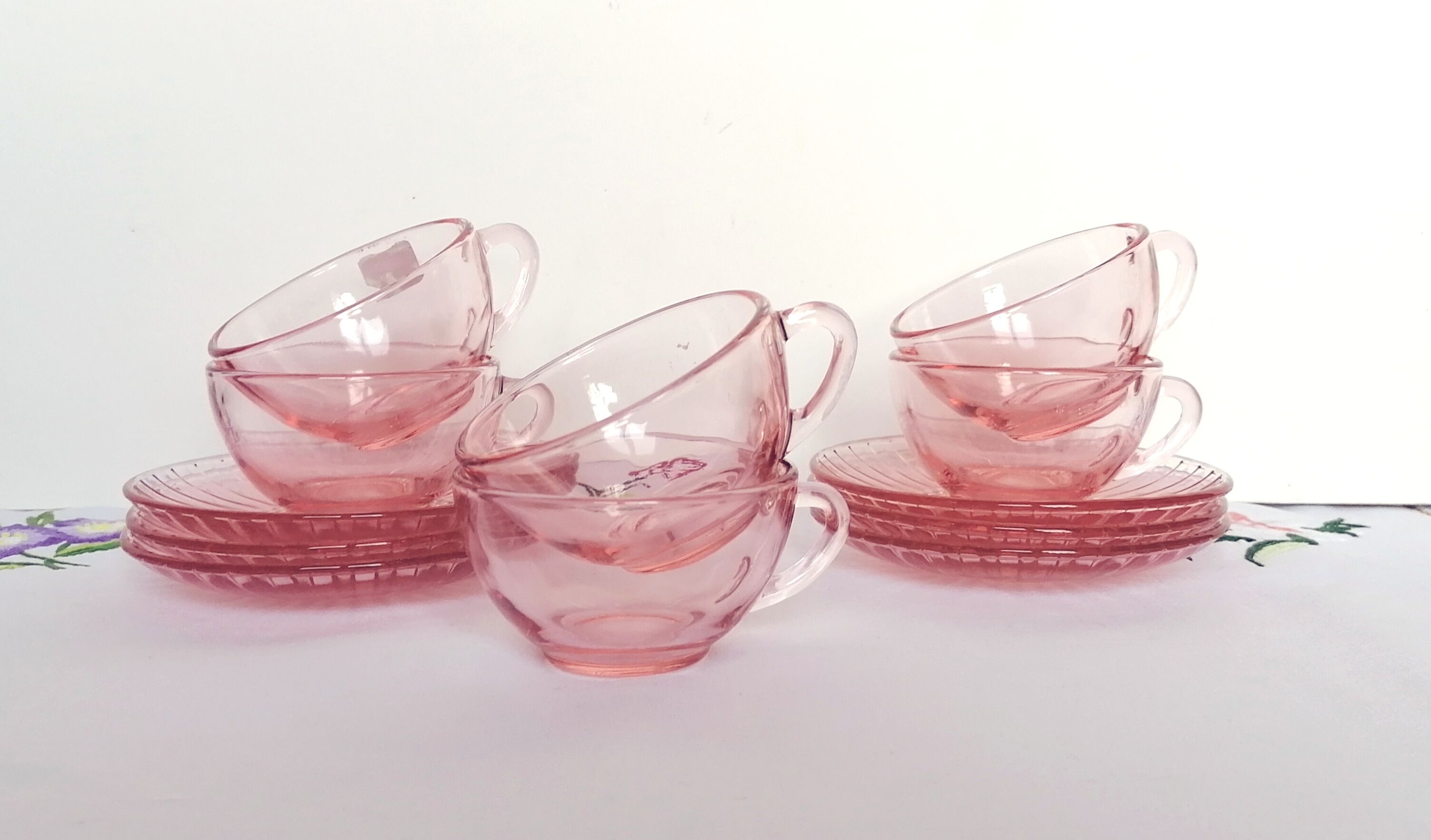 6 arcoroc pink glass coffee cups