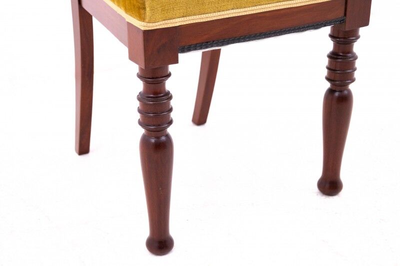 Table with four chairs from the early 20th century