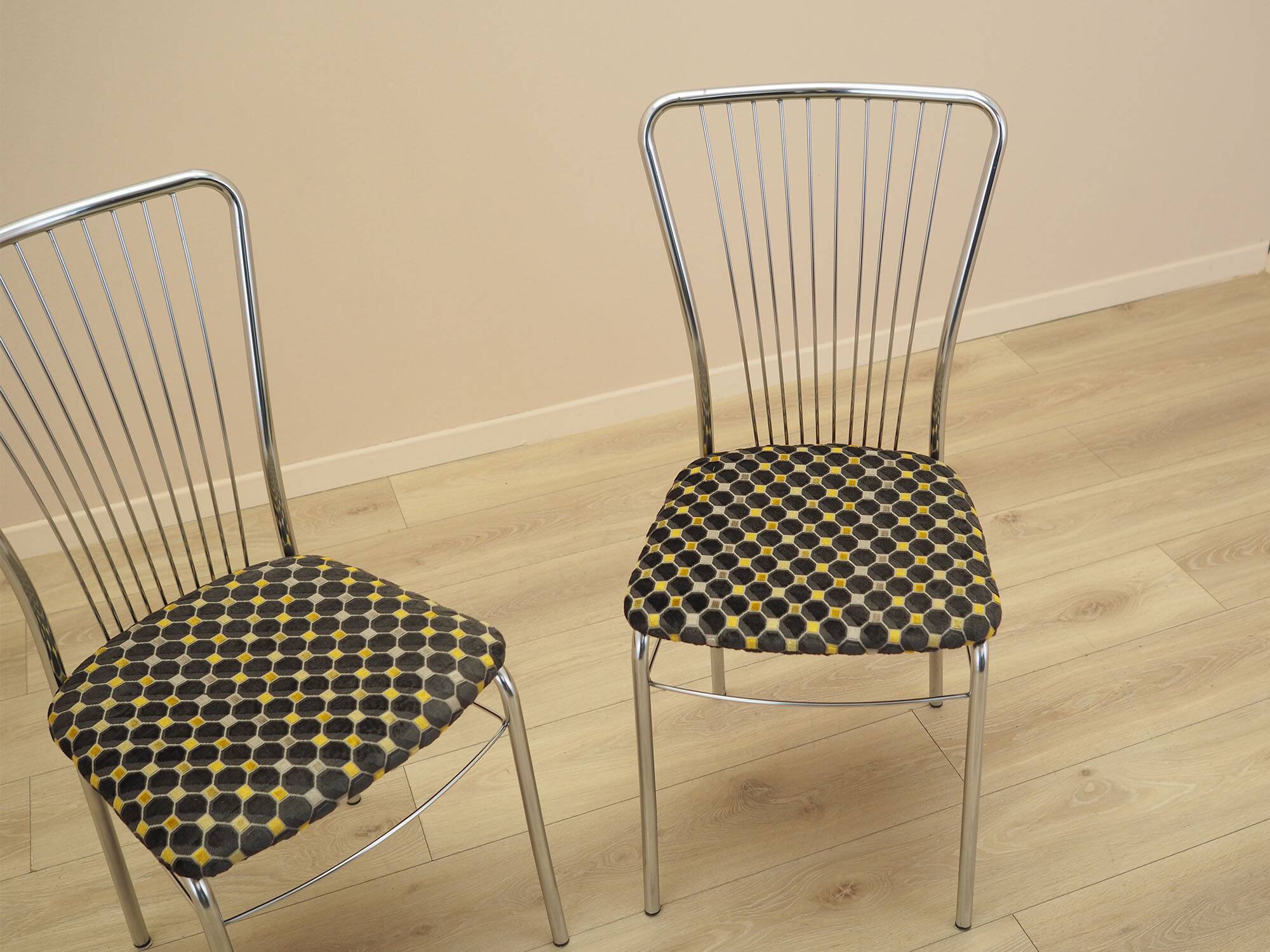 Ensemble de chaises en métal, dossier en forme d'éventail, danois, années 1980.
