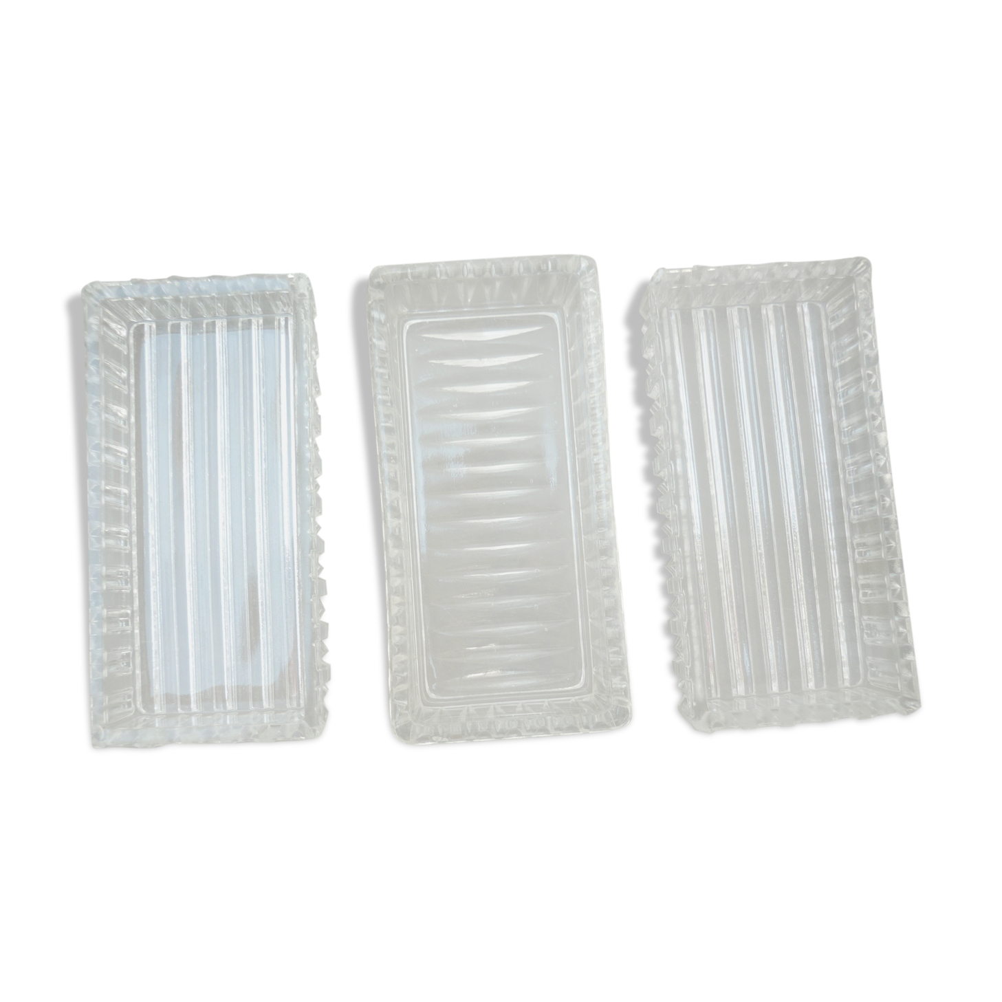 Molded glass ramekins with a toothed décor