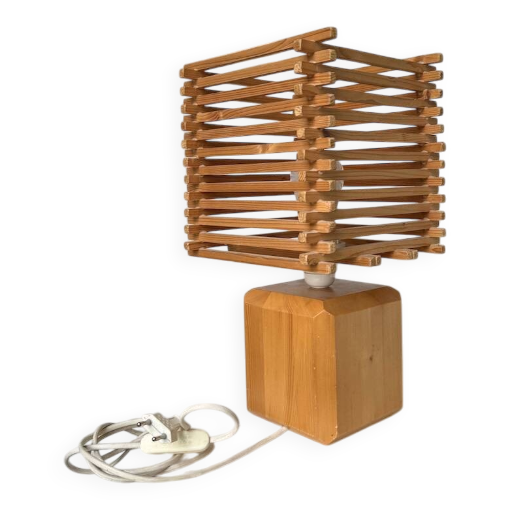 Constructivist wooden table lamp
