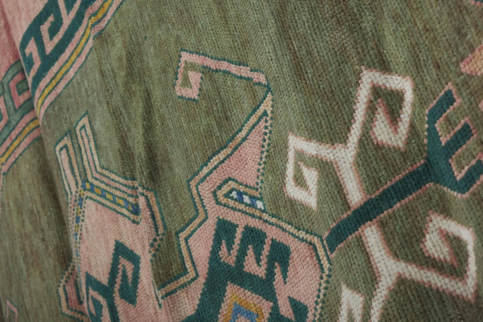 Vintage handmade Turkish rug 180x305 cm