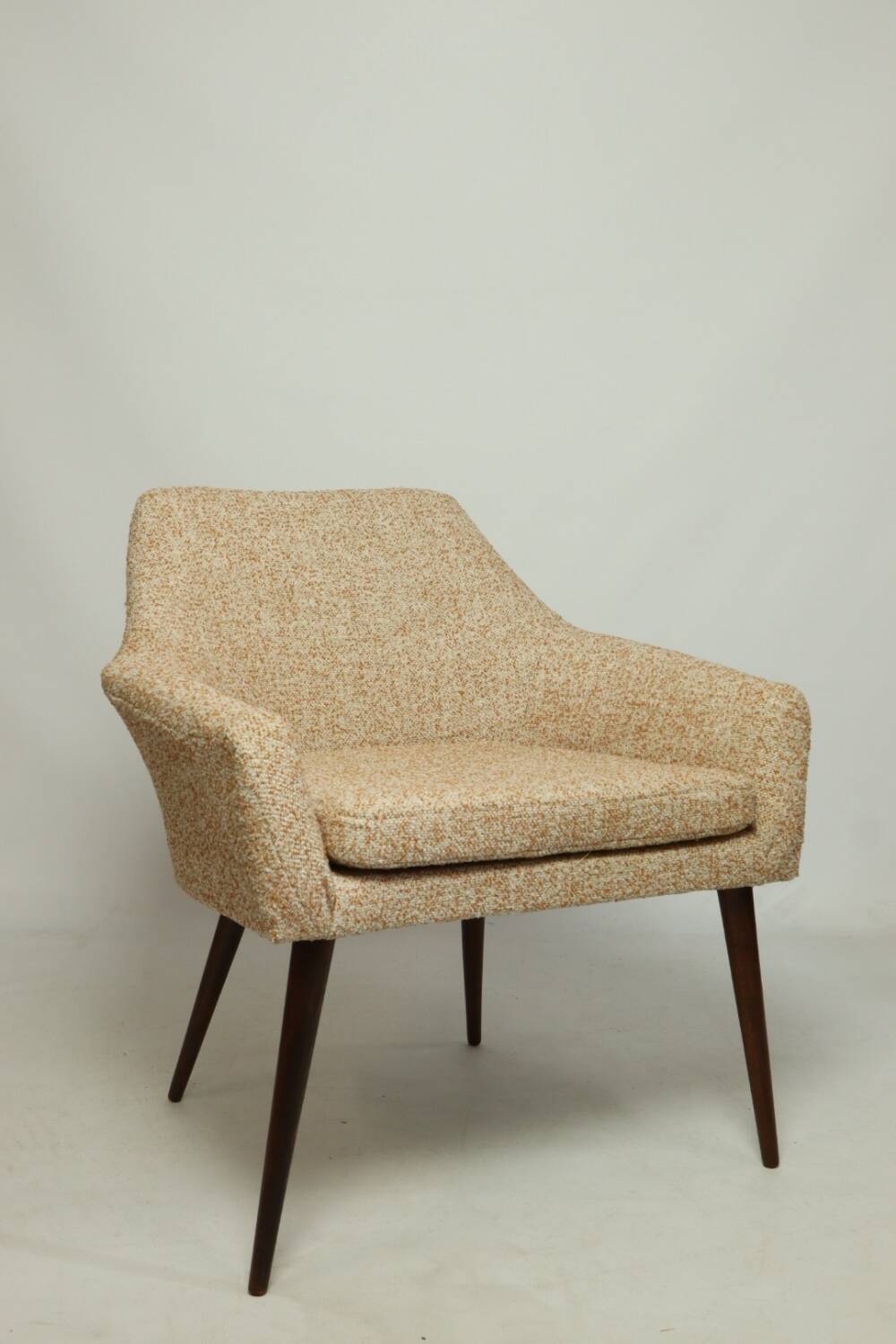 Modern fauteuil en bois orange polka dot bouclé tissus 1960 cocktail fauteuil de salon