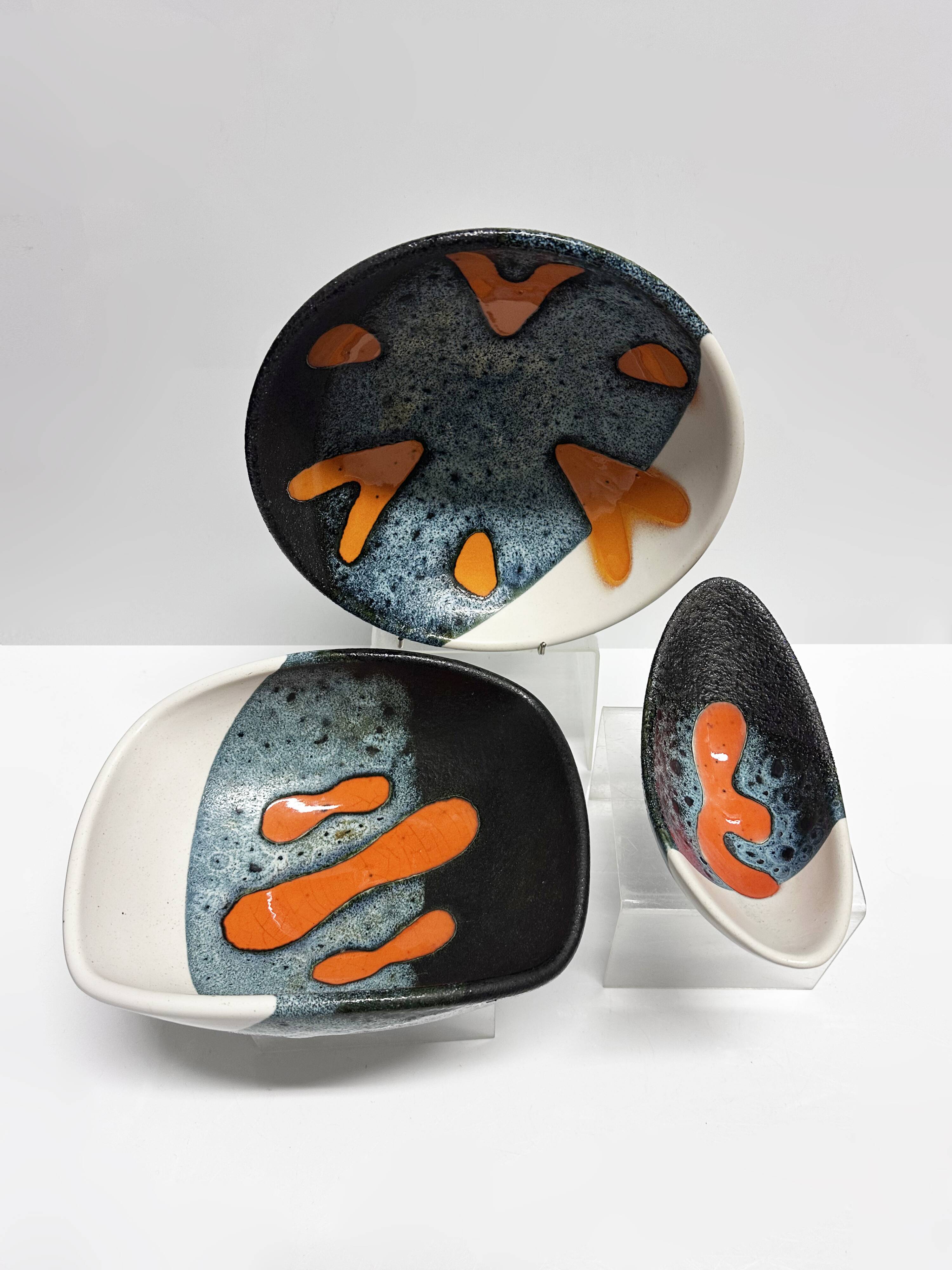 Rare set of three Elchinger Atelier ceramic bowls. France, 1950.