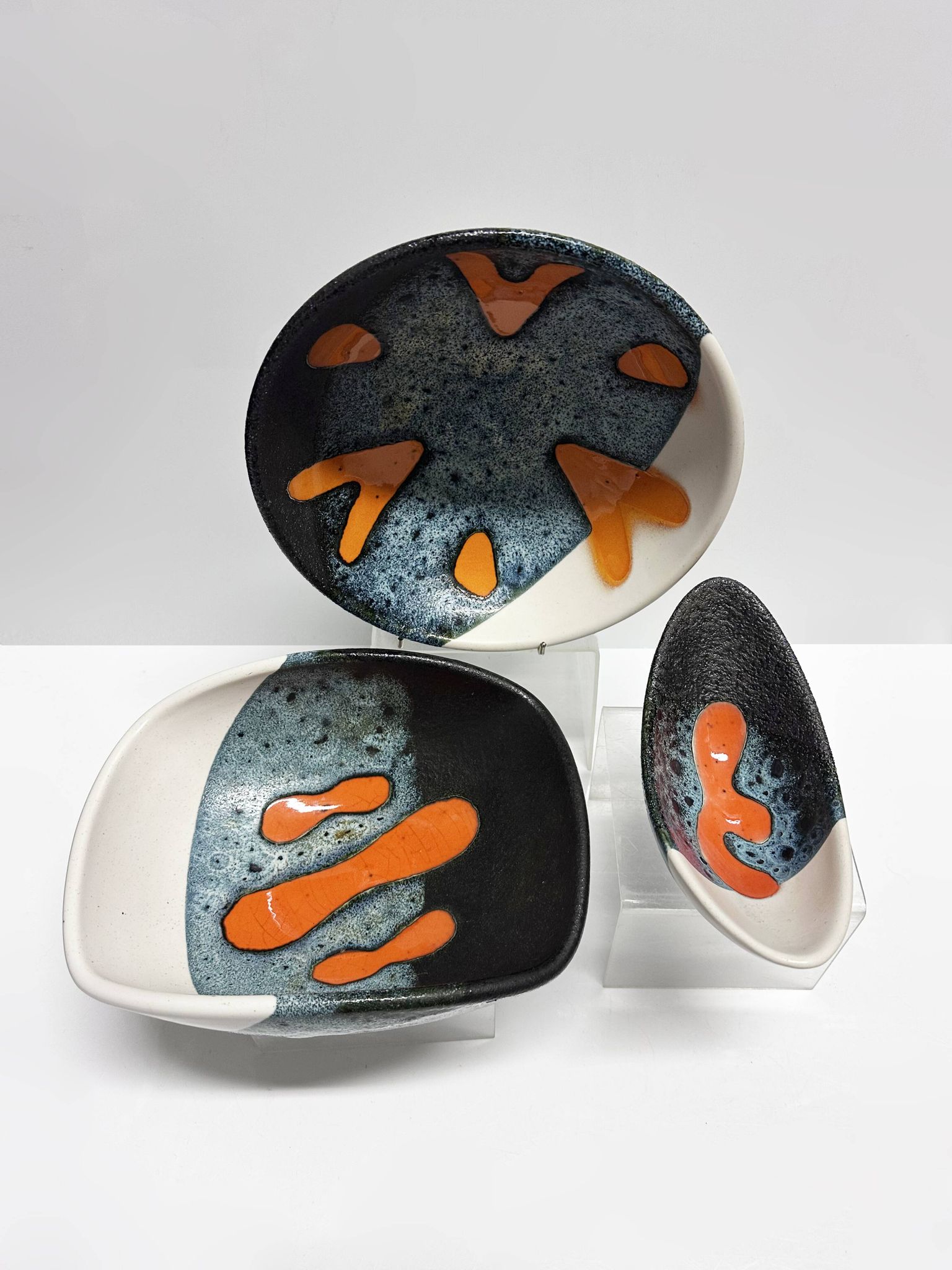 Rare set of three Elchinger Atelier ceramic bowls. France, 1950.