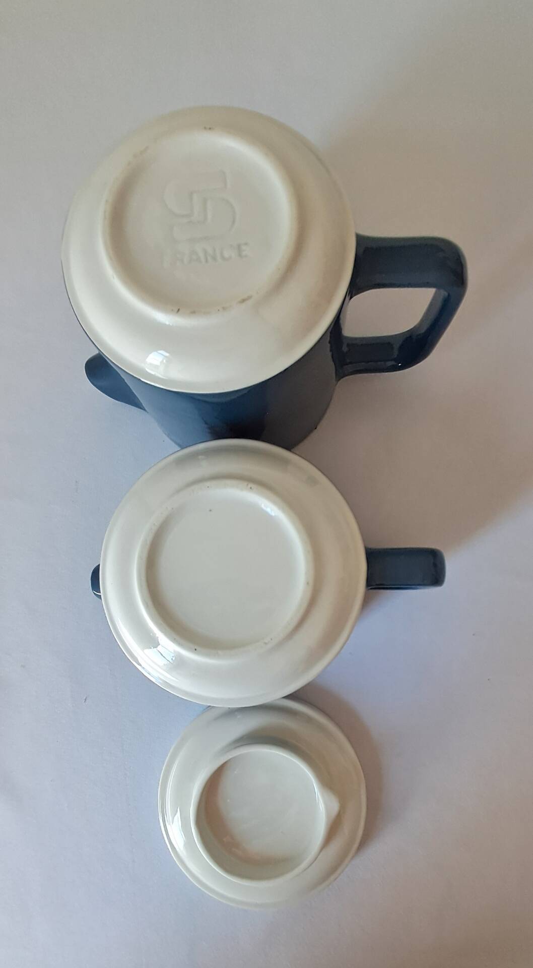 Teapot and milk jug, selfish, stackable. Sarreguemines. 1980s.