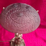 Louis XV bronze lamp rocaille style 34x25, molded glass lampshade signed Stella