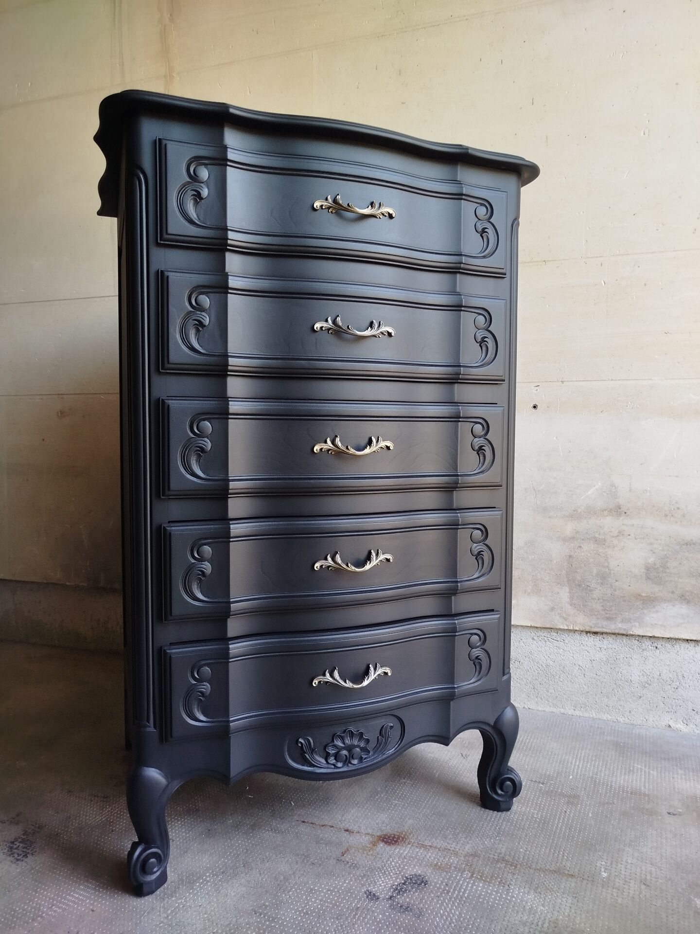 Vintage black chest of drawers