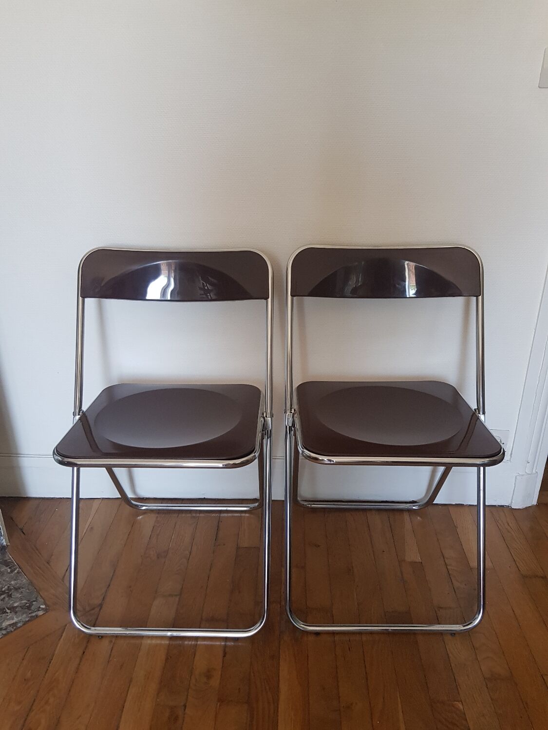 Set of 2 folding chairs