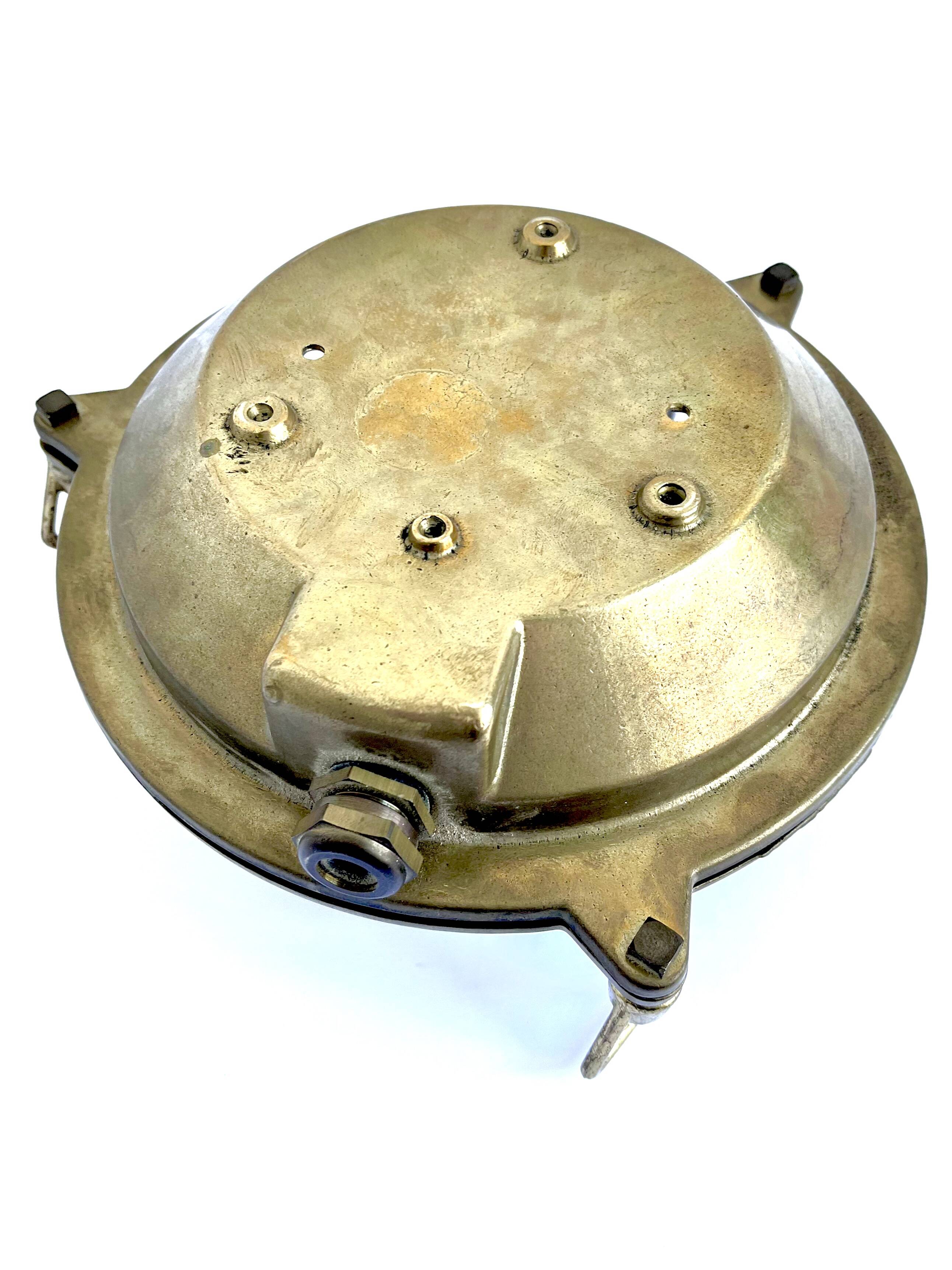 Marine decorative wall light in solid brass