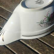 Porcelain gravy boat from the Orchies Moulin des Loups earthenware factory with lilac decoration