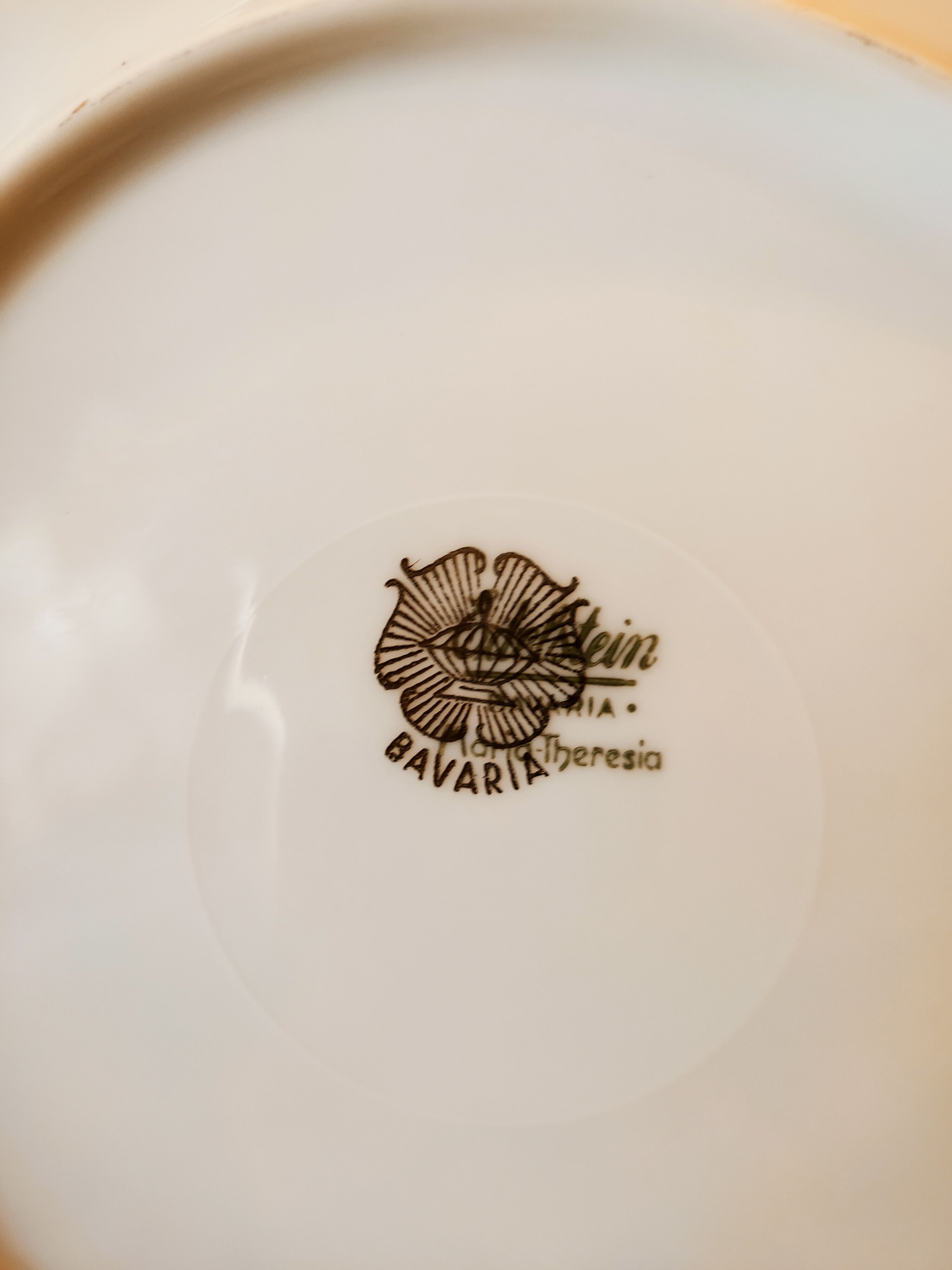 6 mismatched dessert plates decorated with roses