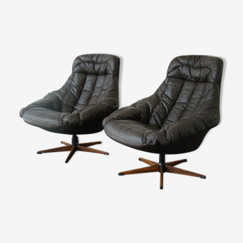 Pair of vintage Danish design brown leather swivel chairs by Bramin