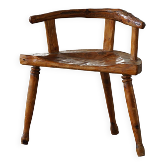 Scandinavian folk art chair with three pine legs from the early 20th century, wabi sabi.