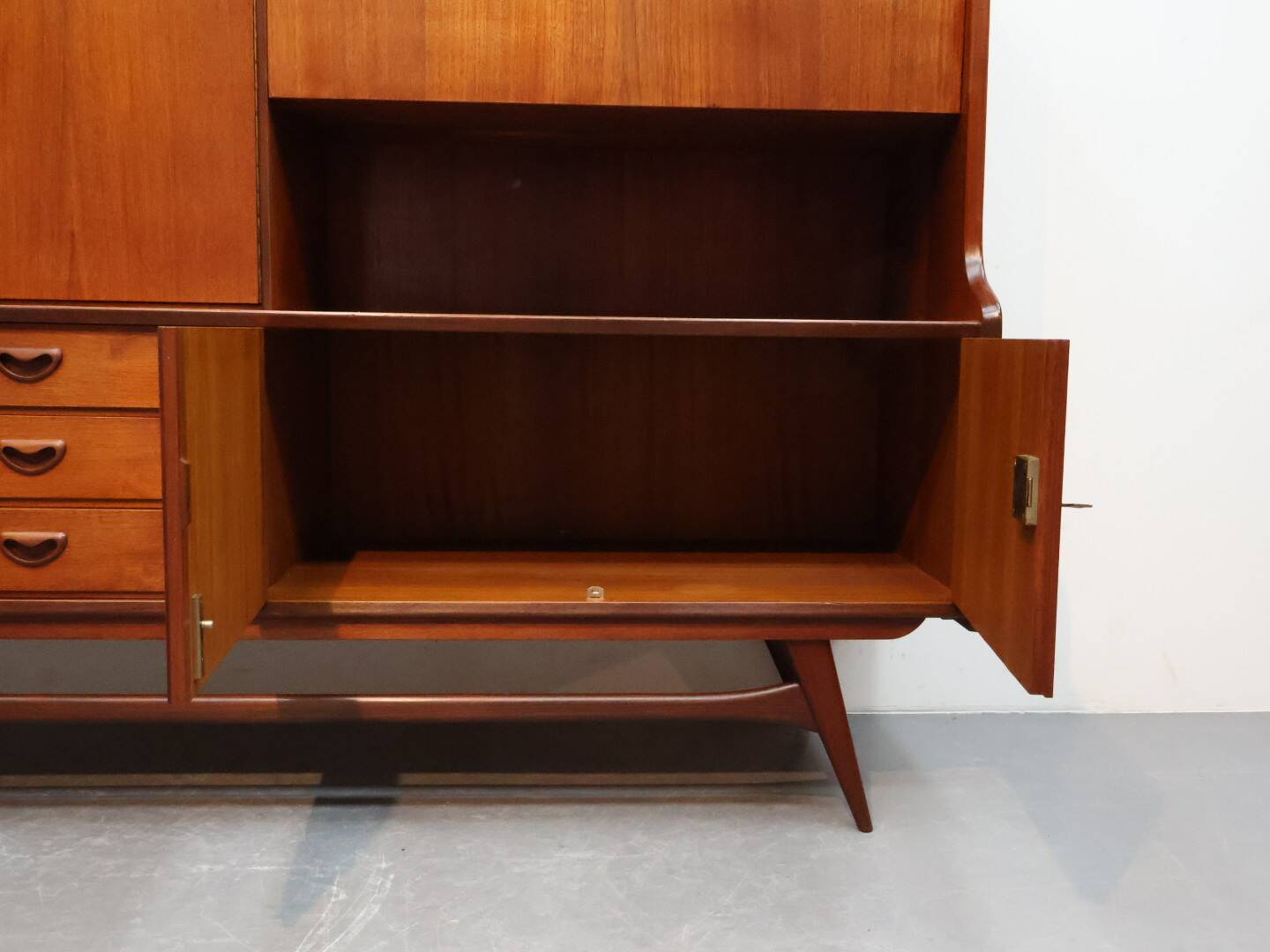Vintage wandmeubel Louis van teeffelen nr 11