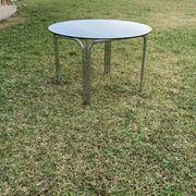 Table basse tubulaire en chrome, années 1960