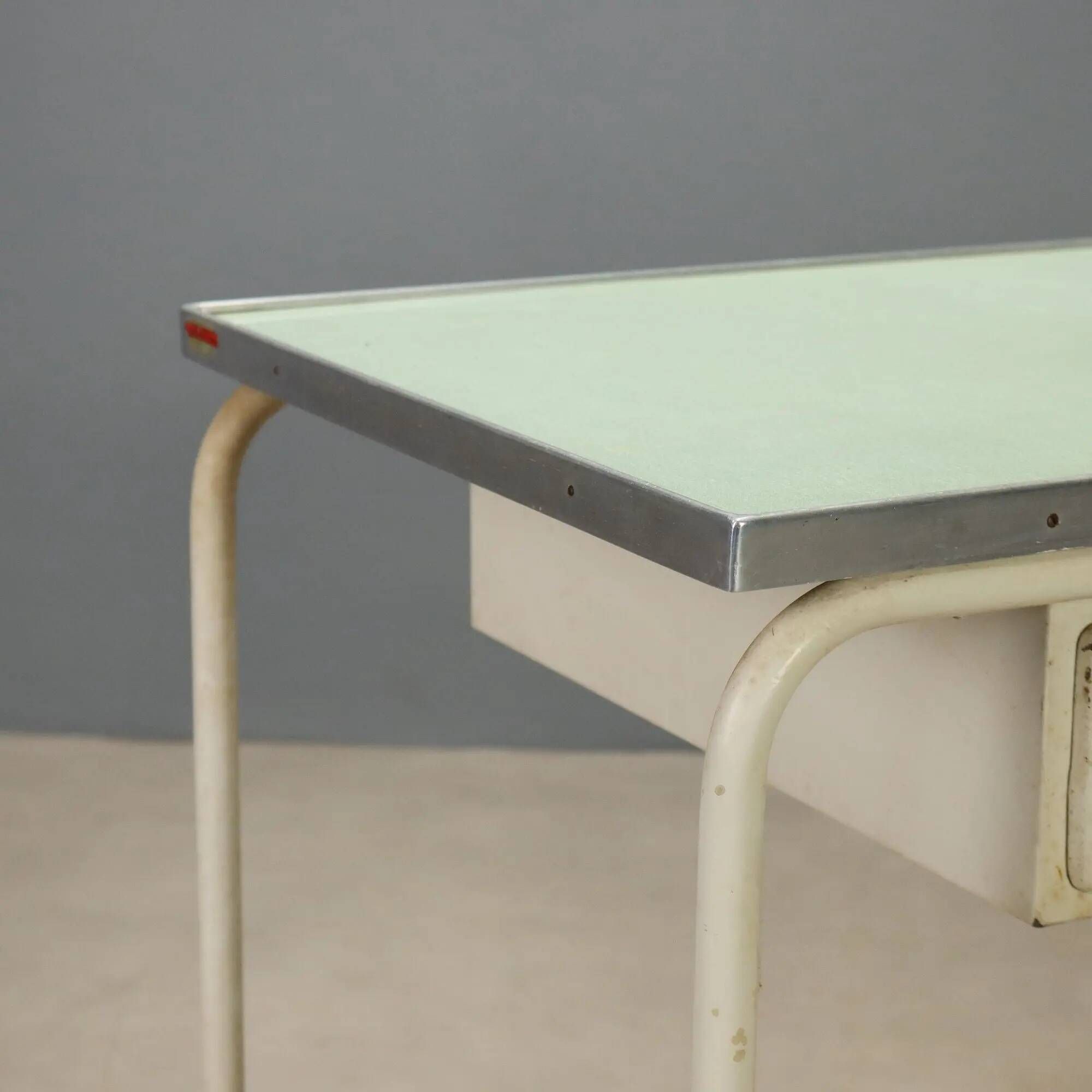 Vintage writing desk in enamelled and laminated metal, design, Italy, 1960s