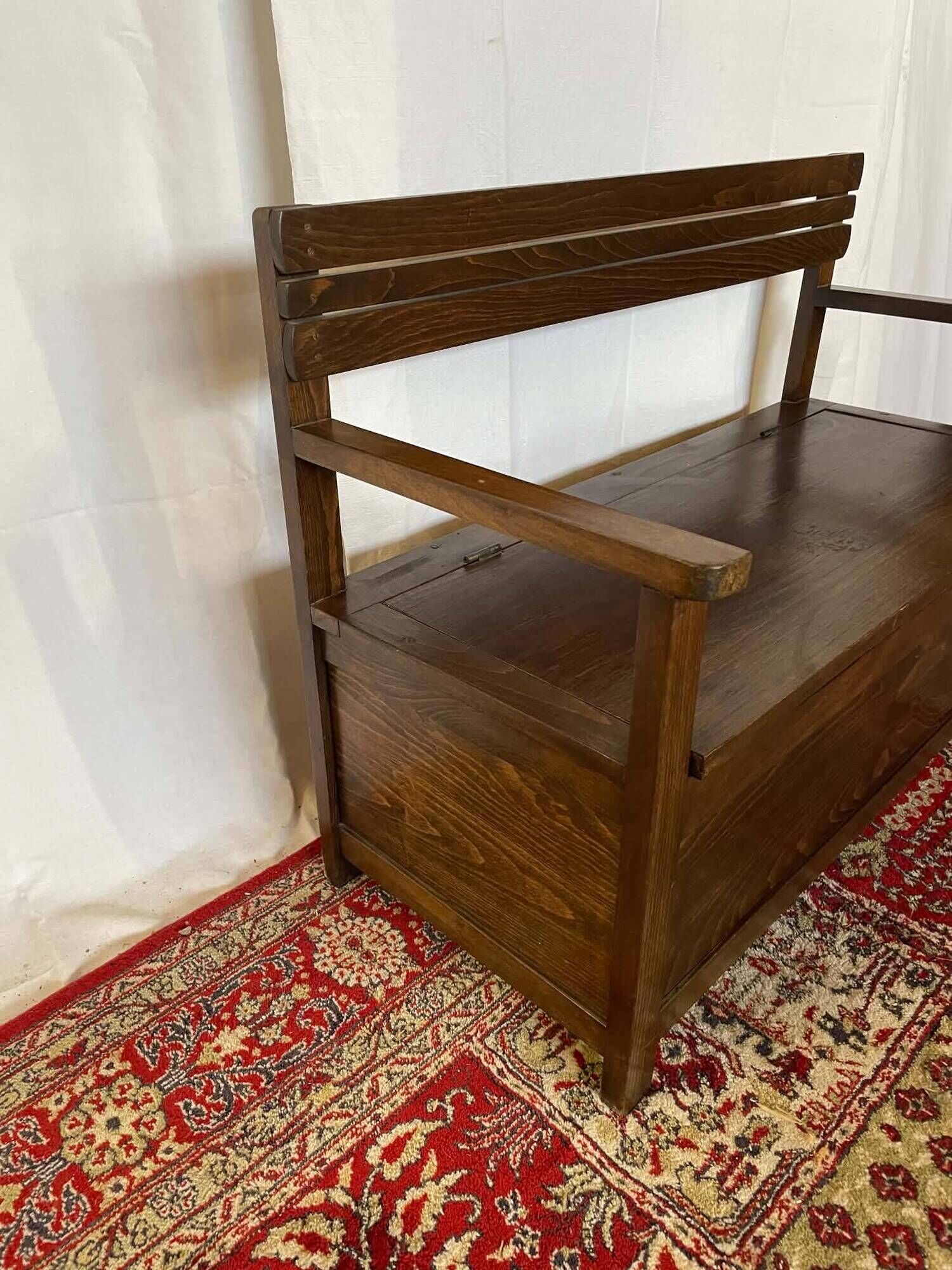 Petit banc-coffre vintage en hêtre