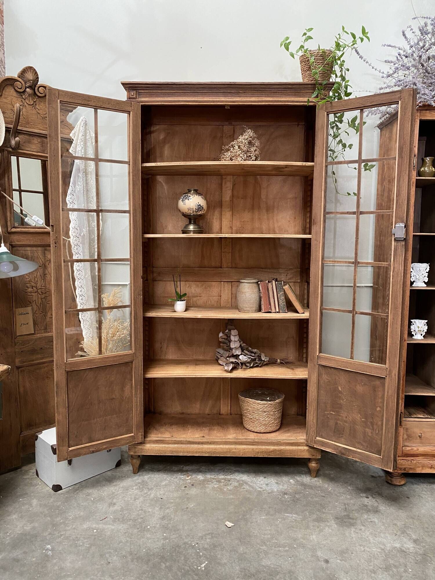 Antique display cabinet (renovated)