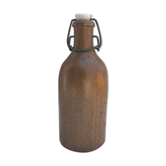 Ancient bottle brown sandstone - vintage white porcelain bouchon