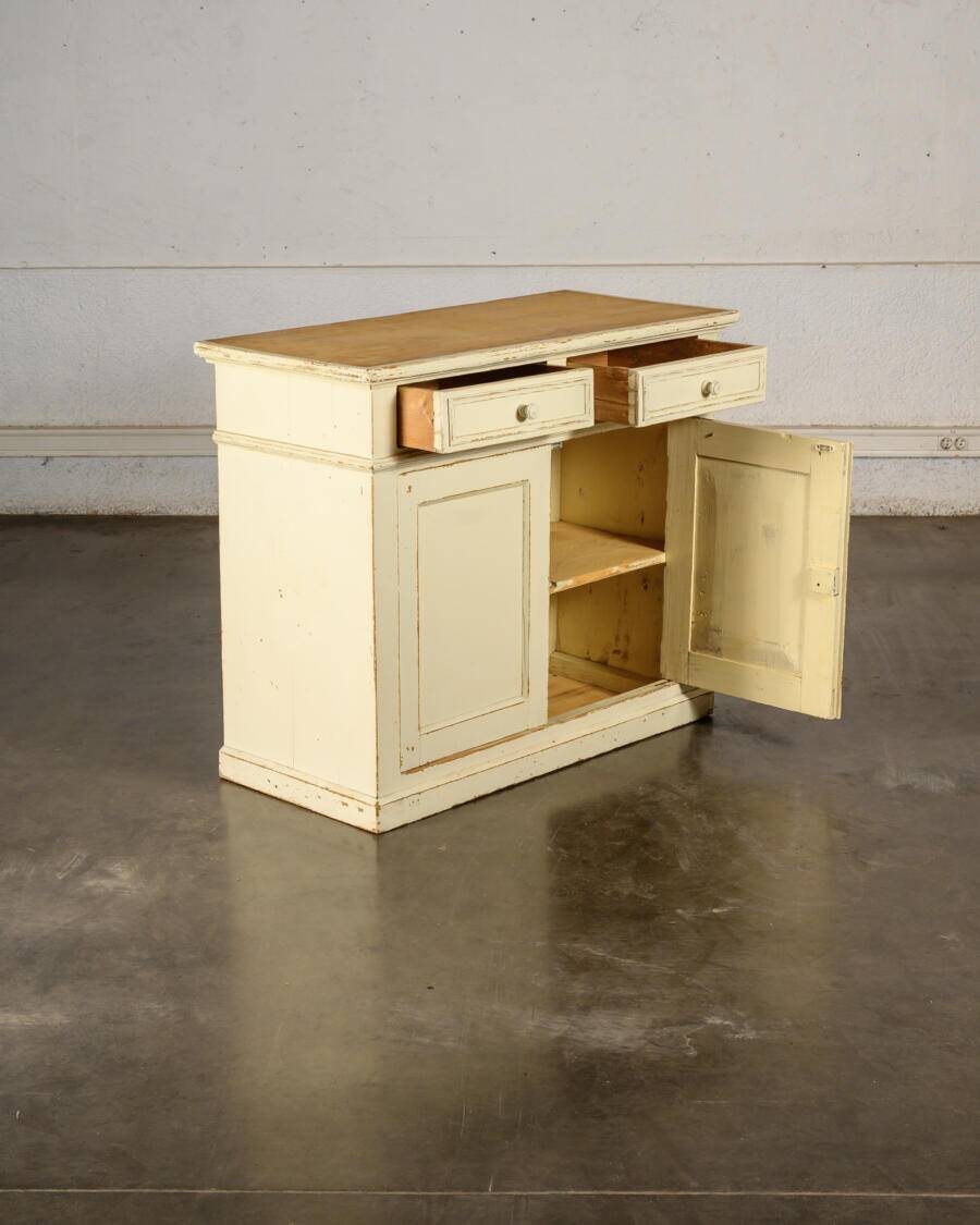 Country buffet with 2 doors