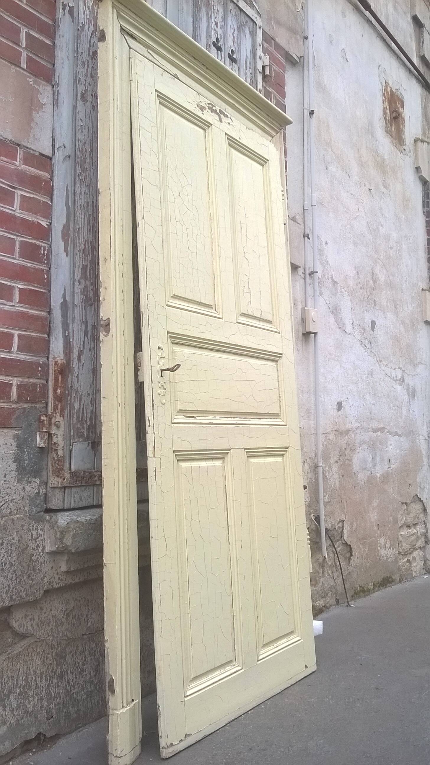 Porte mouluré avec cadre xix eme
