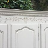 Closet doors with entourage