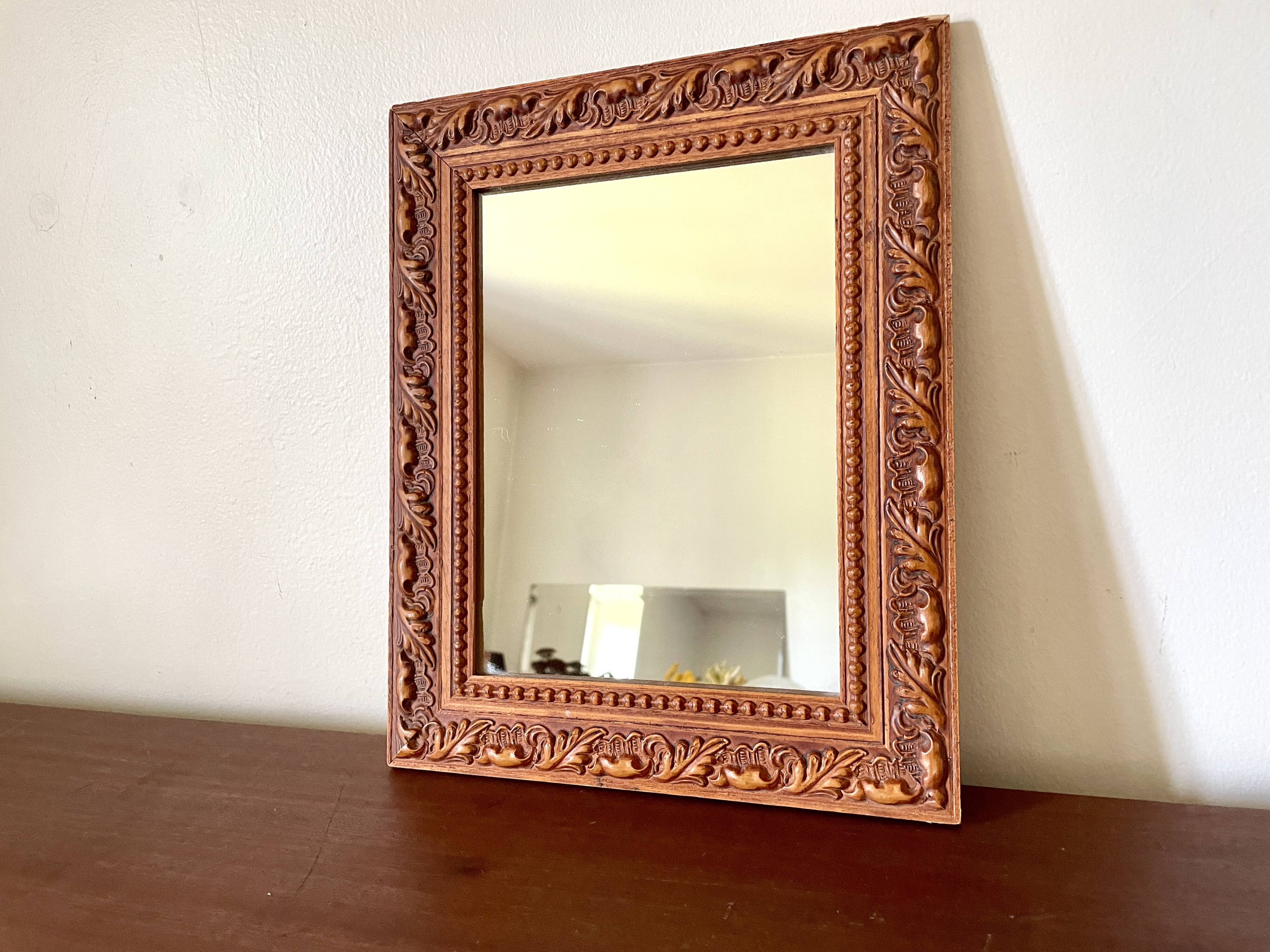 Miroir classique rectangulaire en bois sculpté