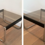 Paire de bouts de canapé en chrome, bois noirci et verre