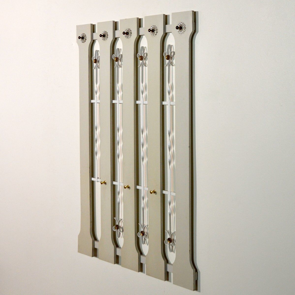 Vintage entrance cloakroom