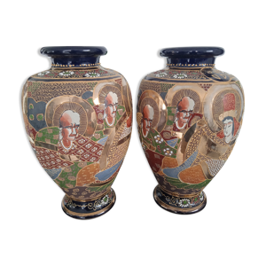 2 vases