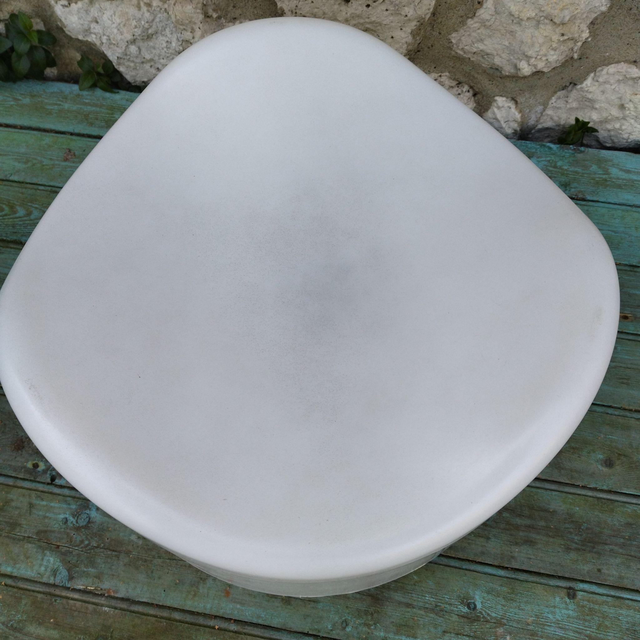 Pouf plastique Douglas Mont ancienne édition