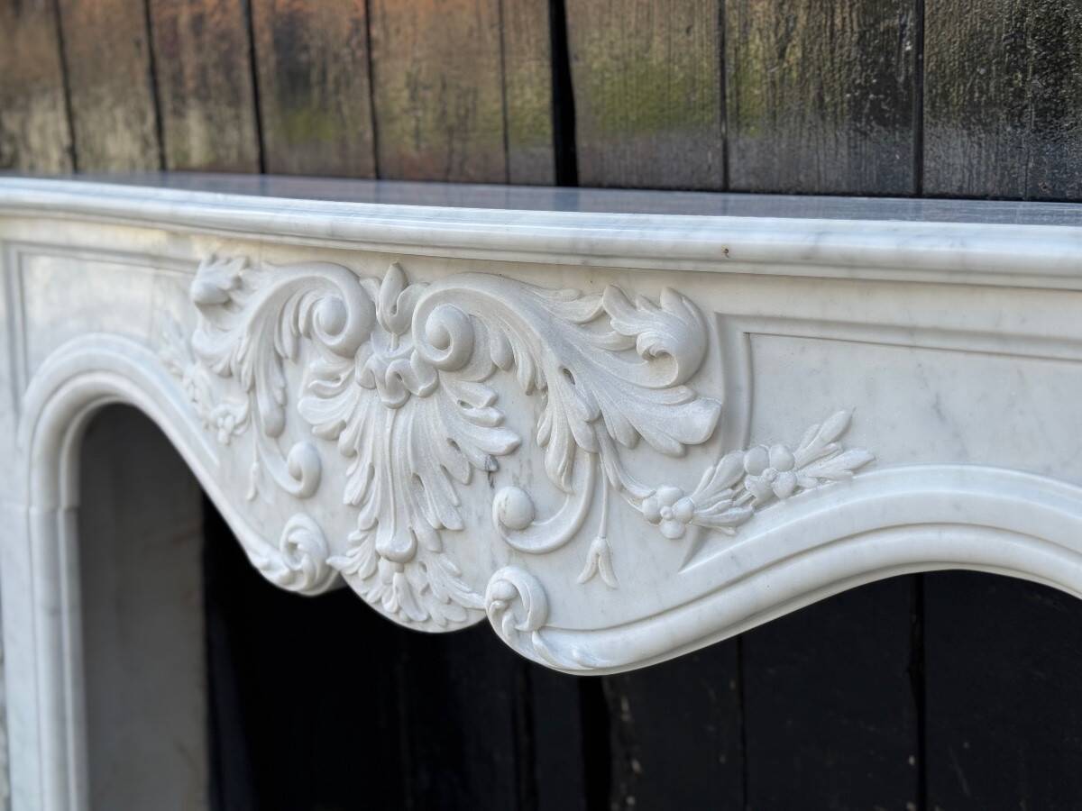 Cheminée De Style Louis XV En Marbre De Carrare, Vers 1980