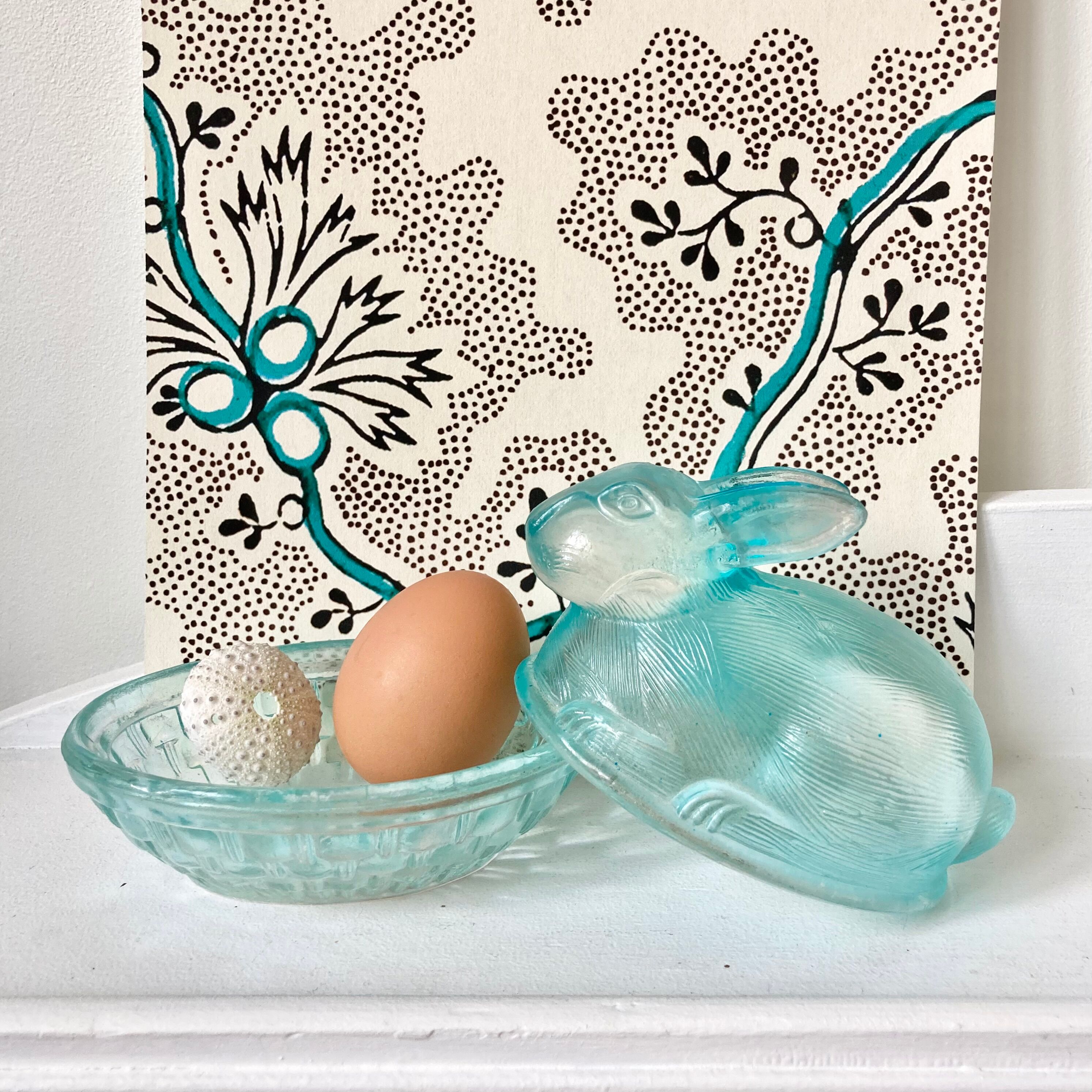 Rabbit-shaped molded glass candy box