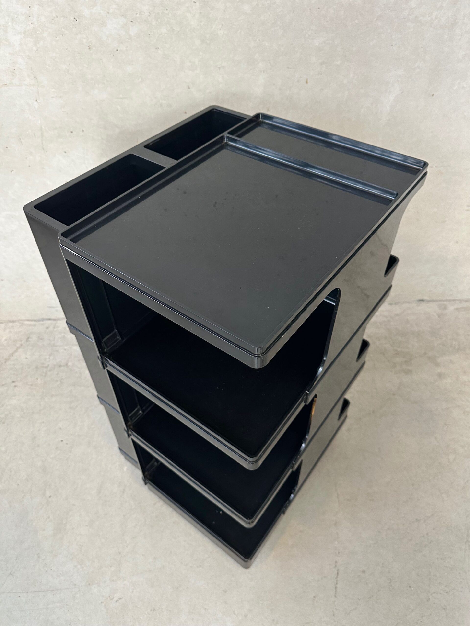 2x 1970s Stile Neolt trolley – Giovanni Pelis