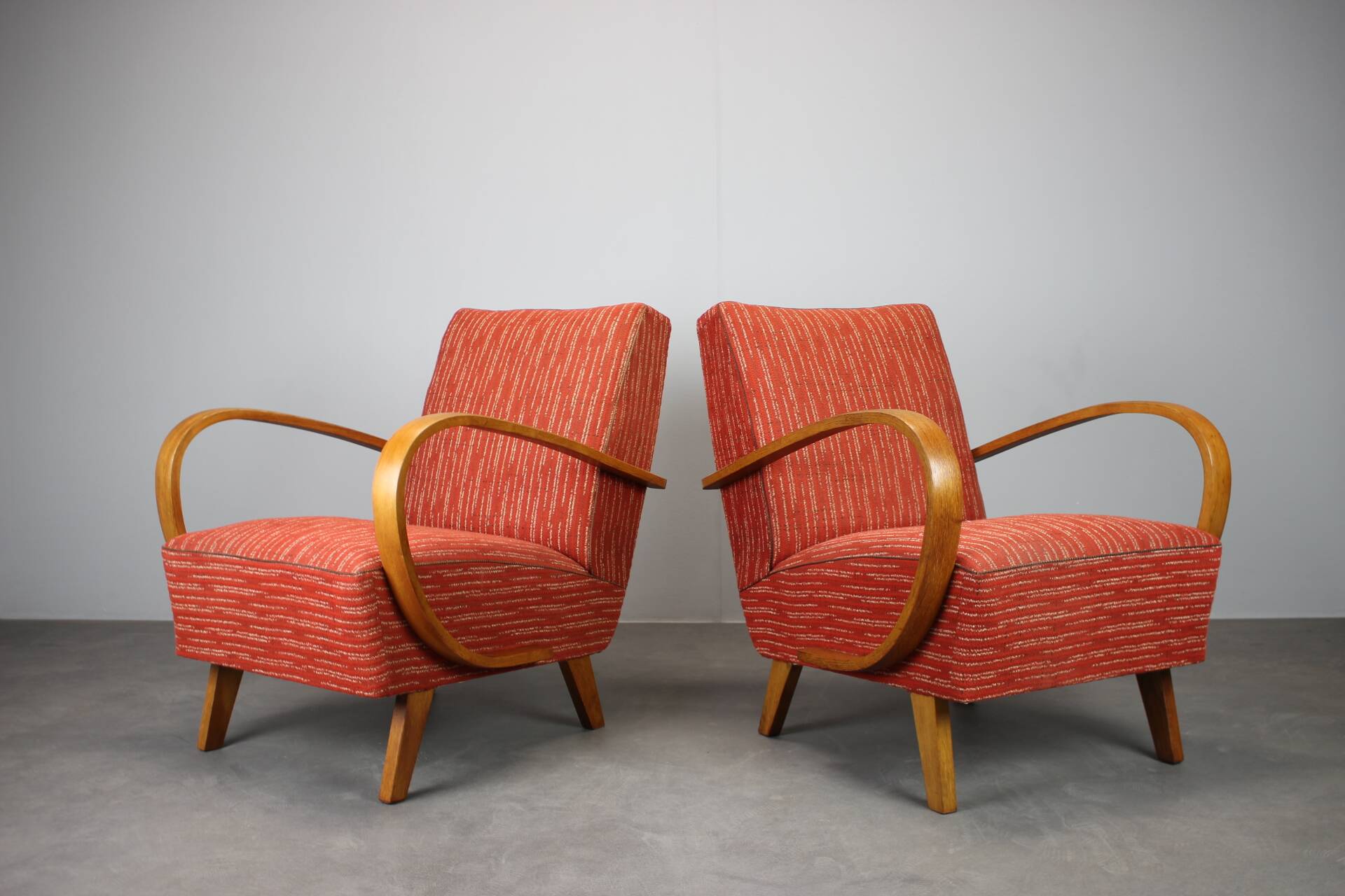Pair of Halabala deck chairs from the 1950s, curved wooden chairs, Czech Republic.