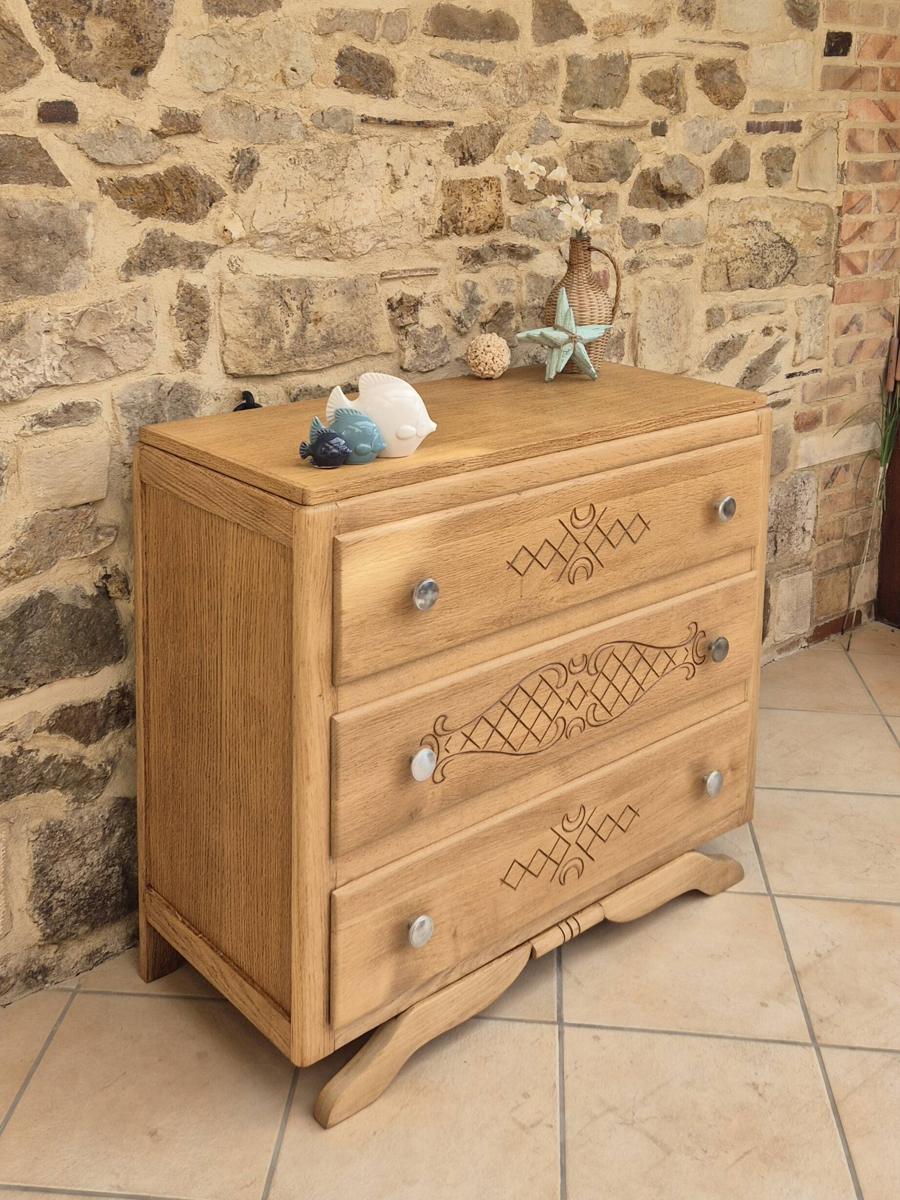 Art Deco chest of drawers
