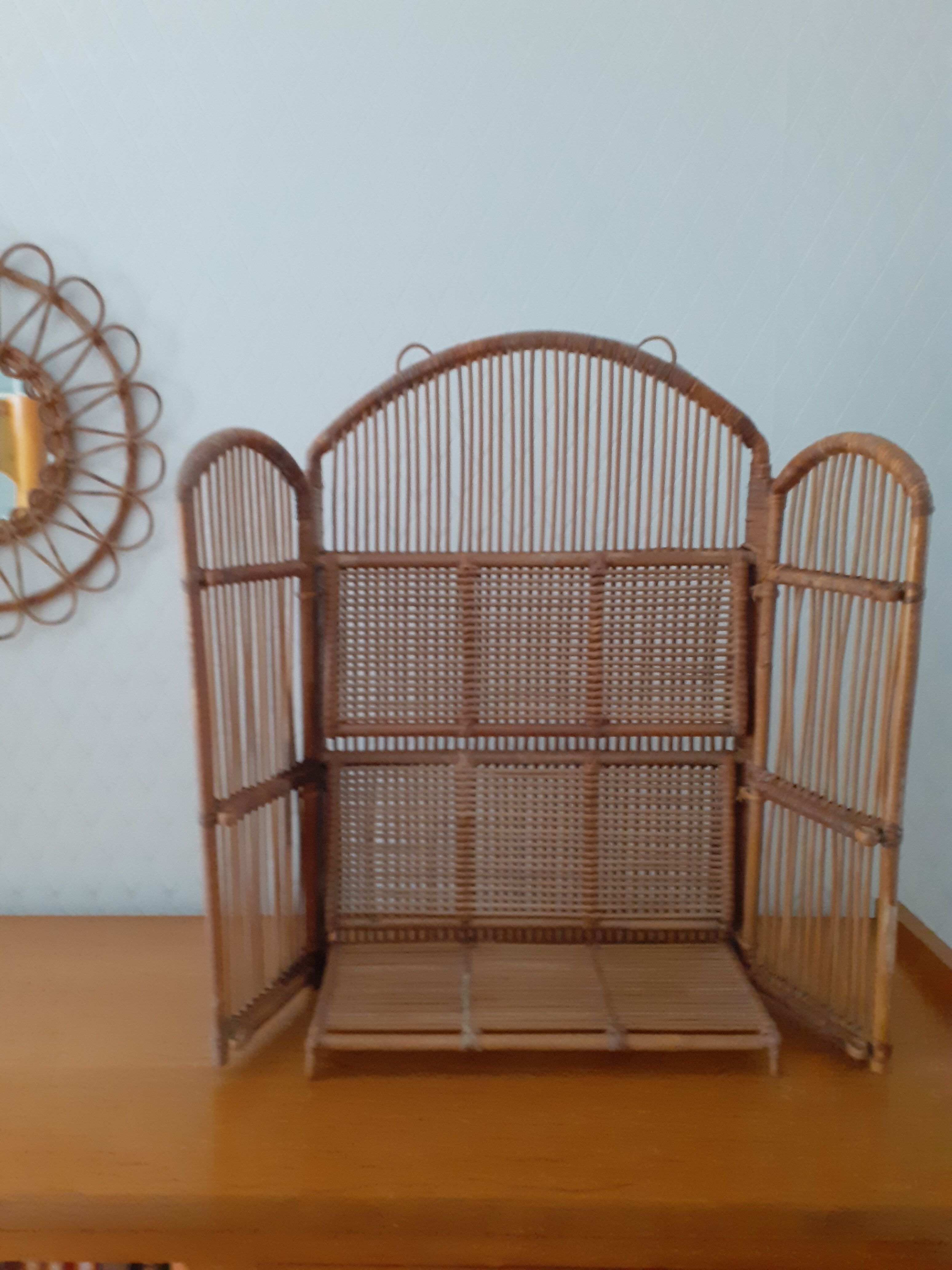 Rattan shelf to hang or lay