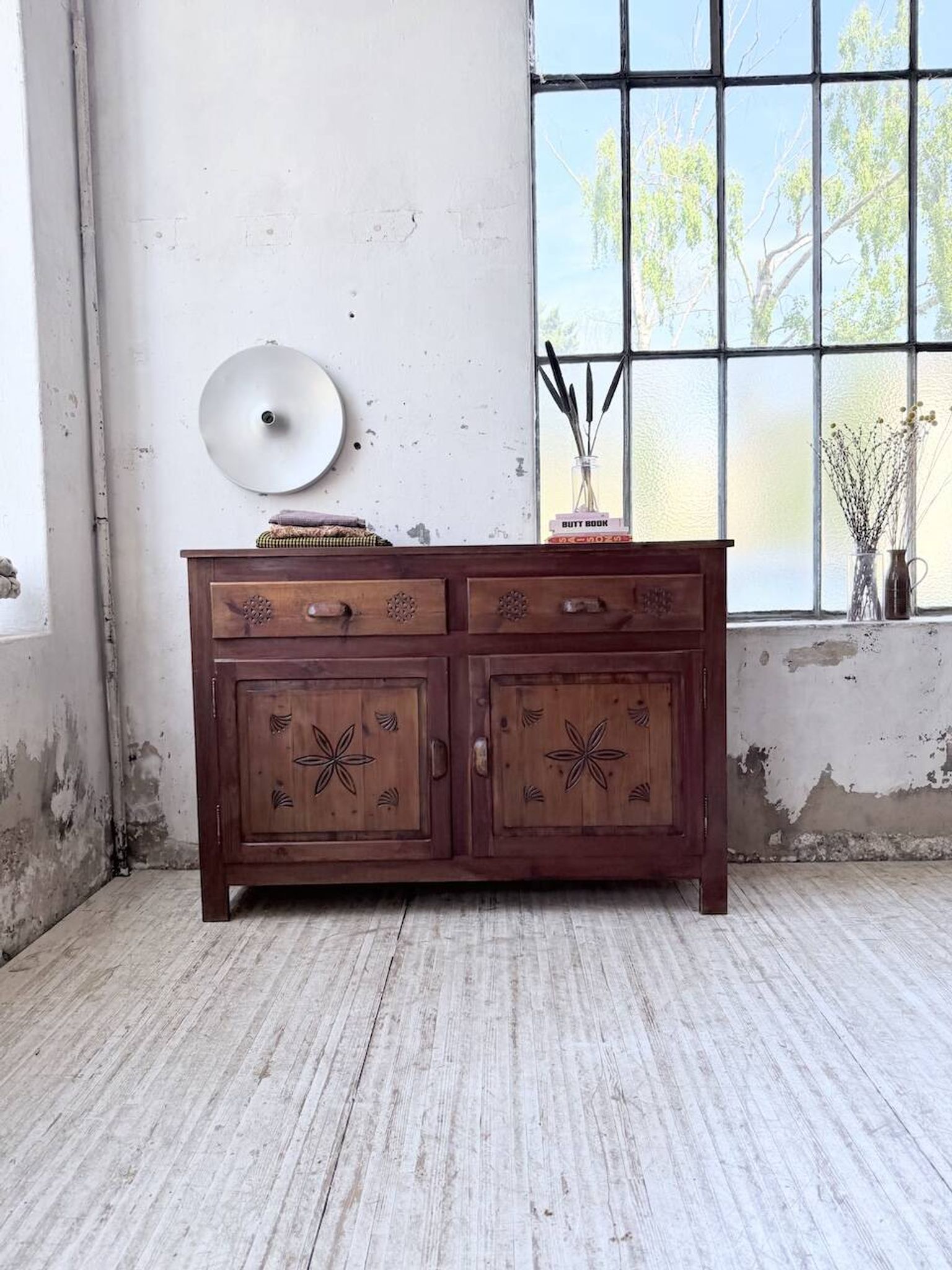 Meuble de rangement confiturier art populaire savoyard 1950