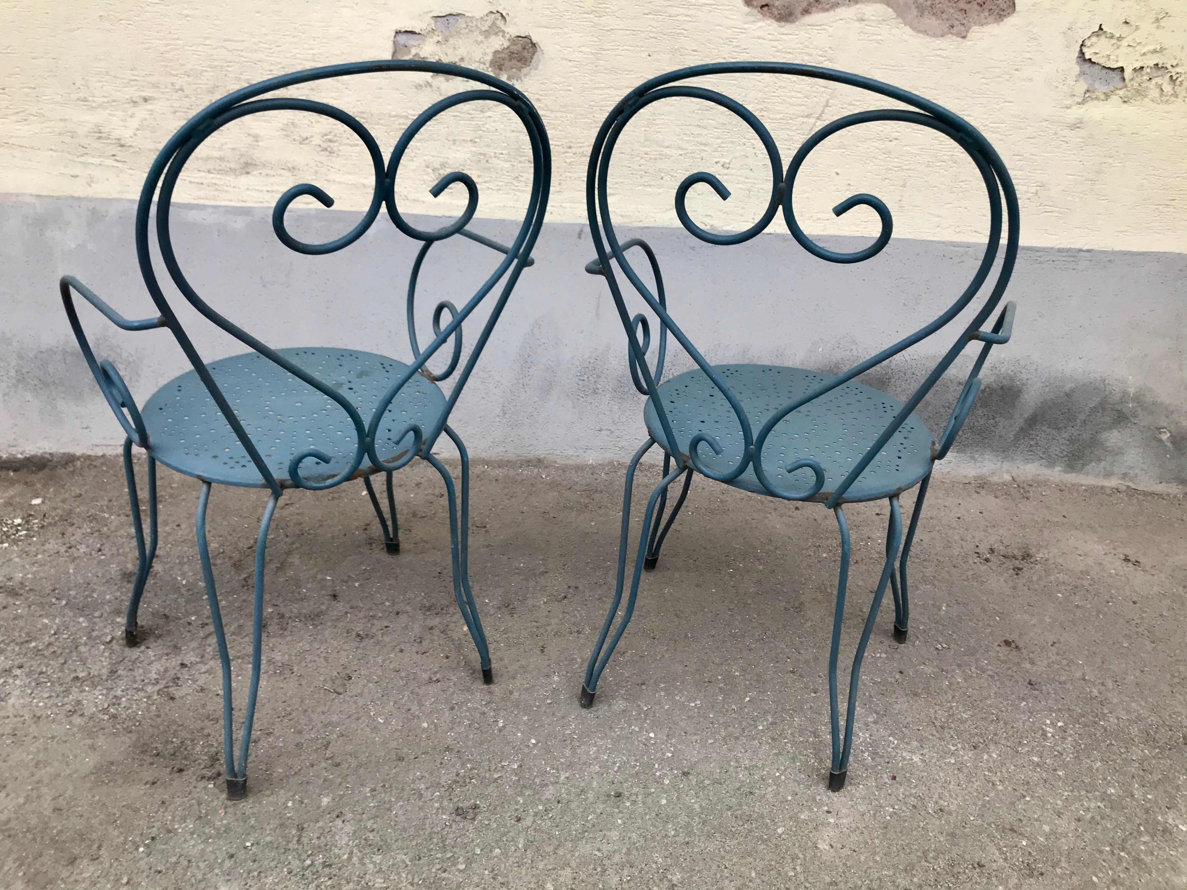 1 Table and 2 wrought iron garden chairs 1950 vintage