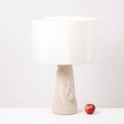 Lampe en pierre sculpté. Années 1970.