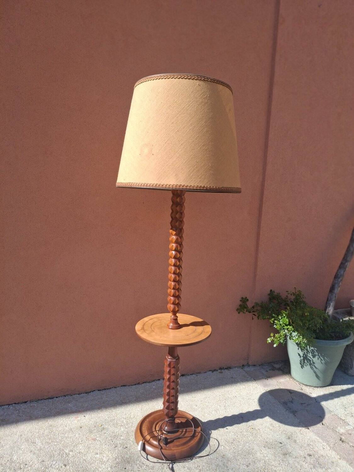 Vintage floor lamp from the 60s-70s with integrated shelf.