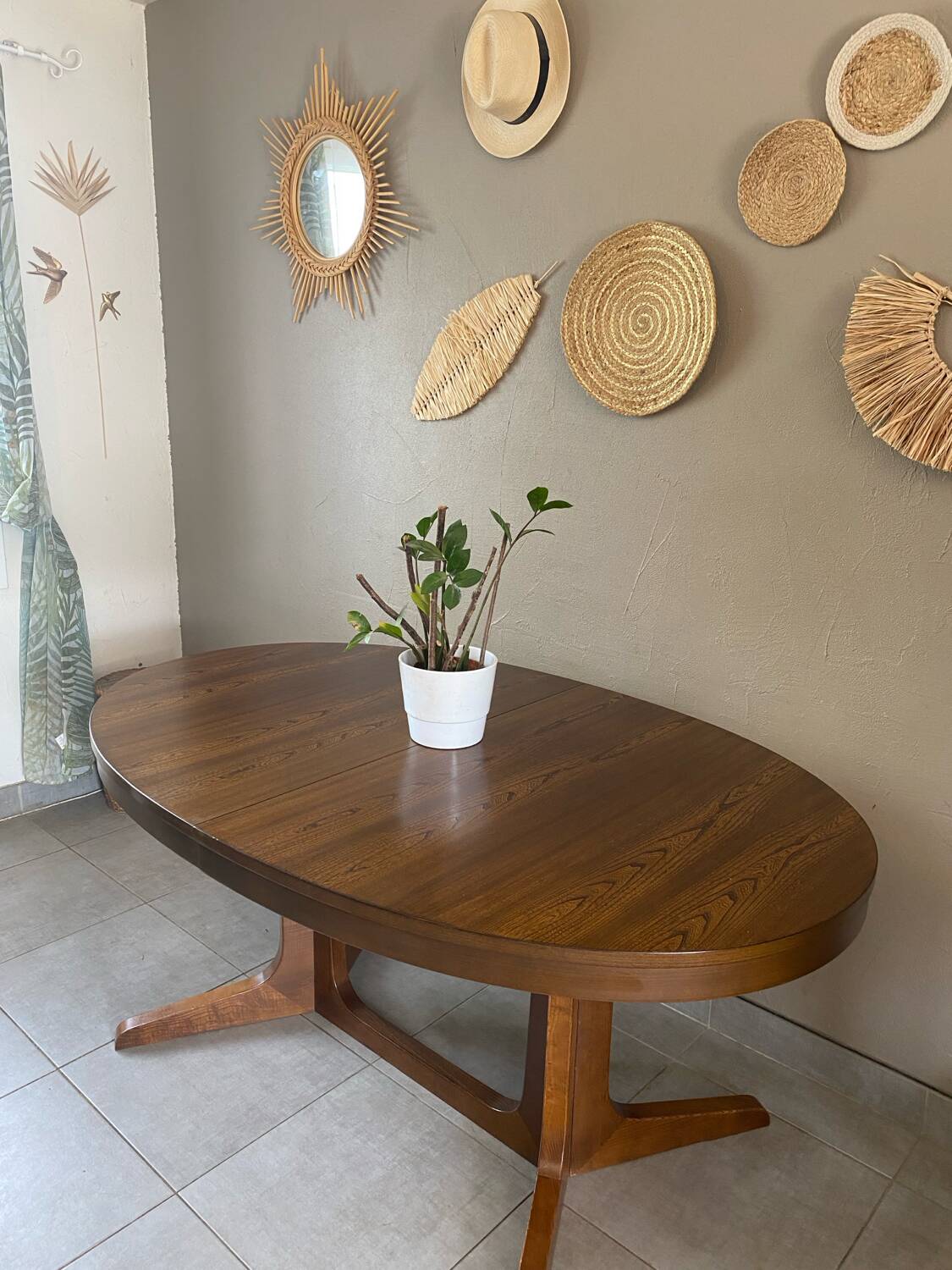 Vintage oval Baumann table