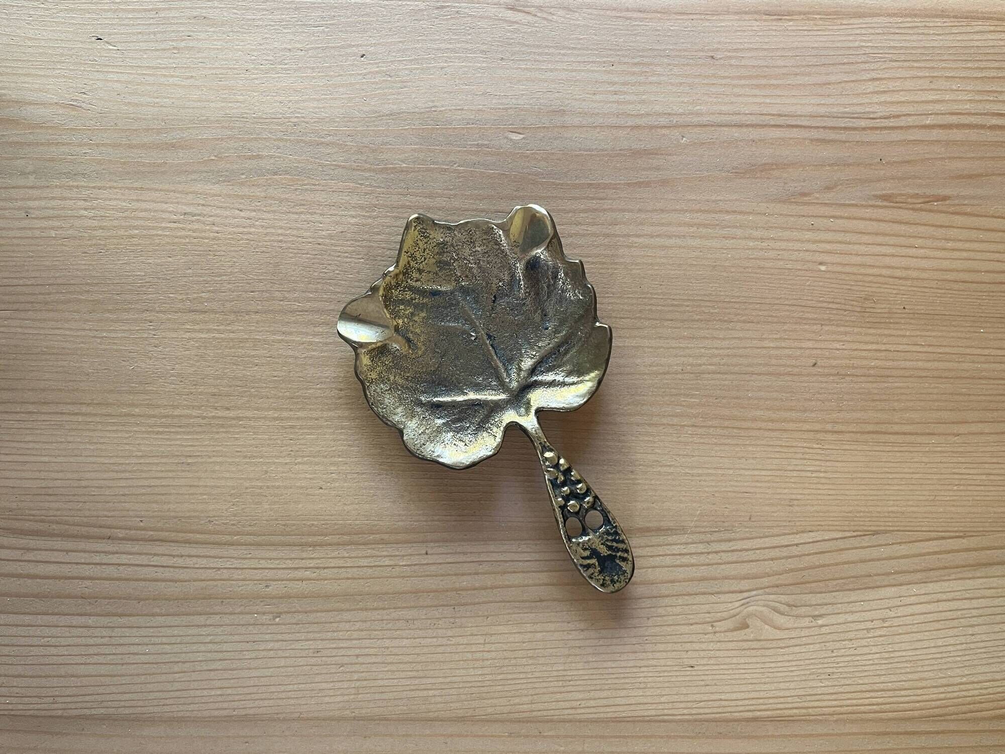 Cendrier en laiton forme feuille