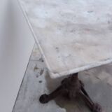 Bistro pedestal table in marble and cast iron lion paws