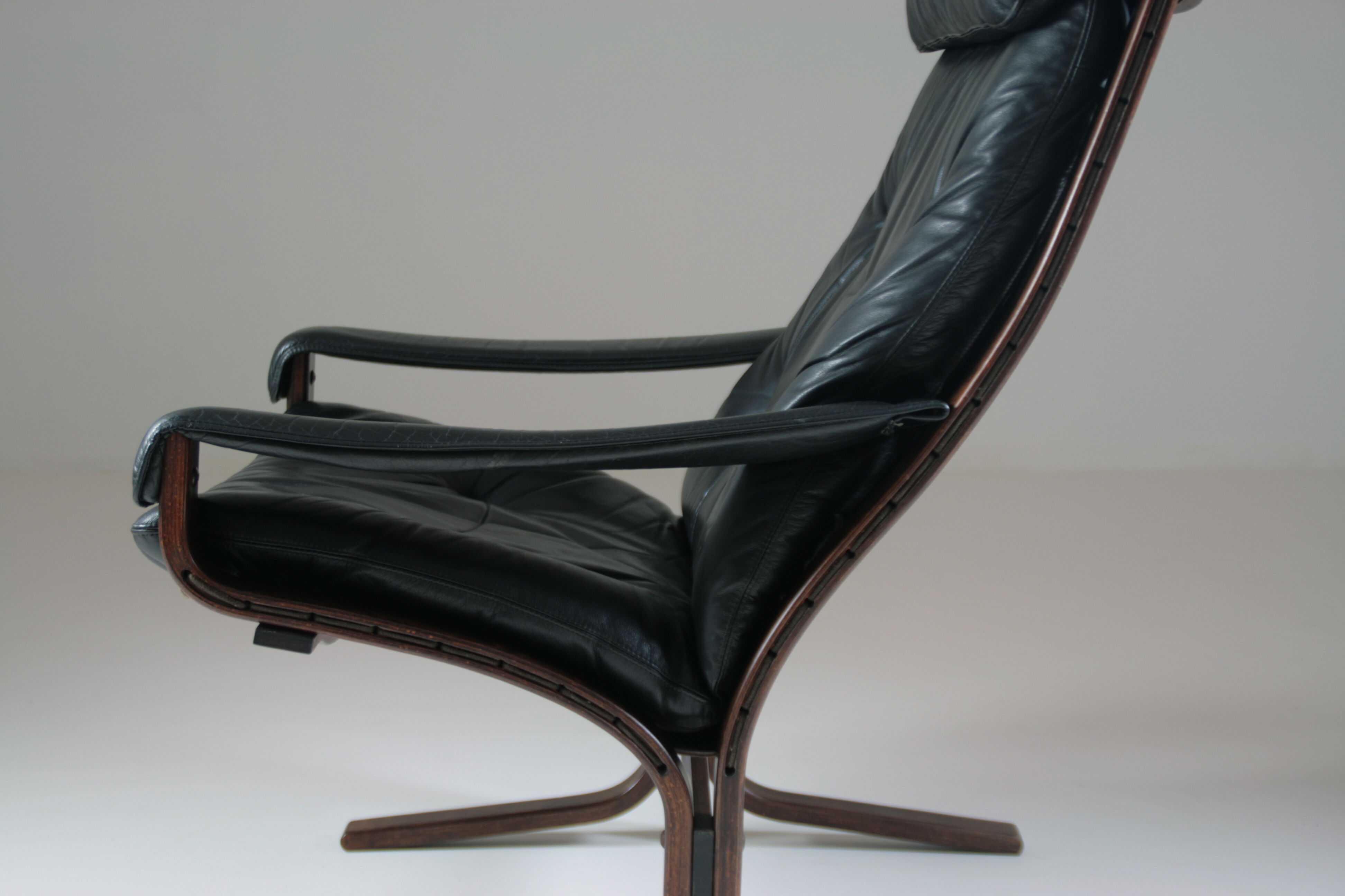 Vintage leather Siesta armchair with armrests by Ingmar Relling, Norway 1970