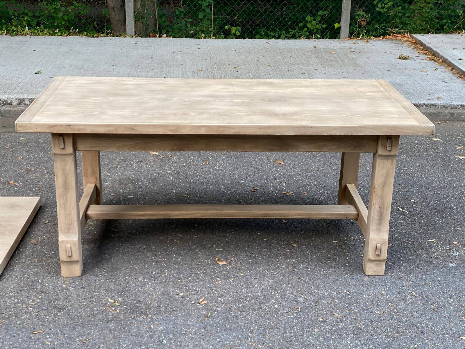 Extensible farmhouse dining table stripped in raw solid oak from the 1970s.