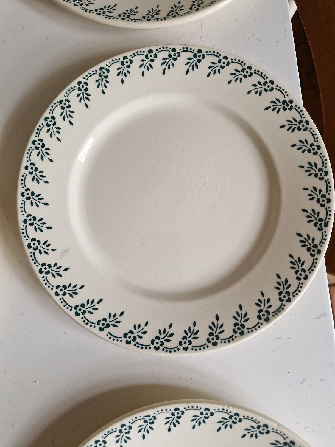 12 assiettes plates Choisy le Roi en terre de fer modèle 1212