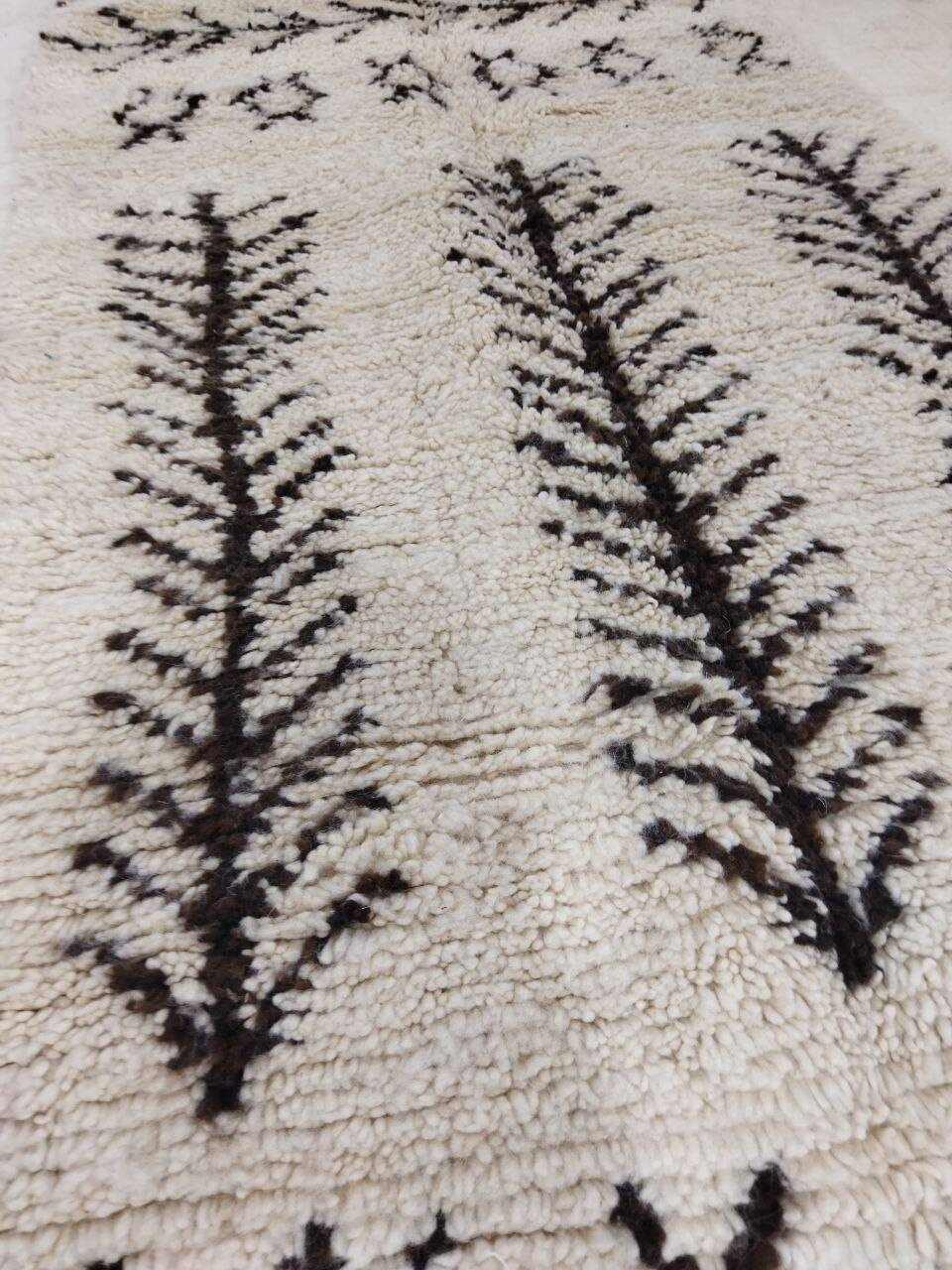 Handmade moroccan berber rug 203 x 94 cm