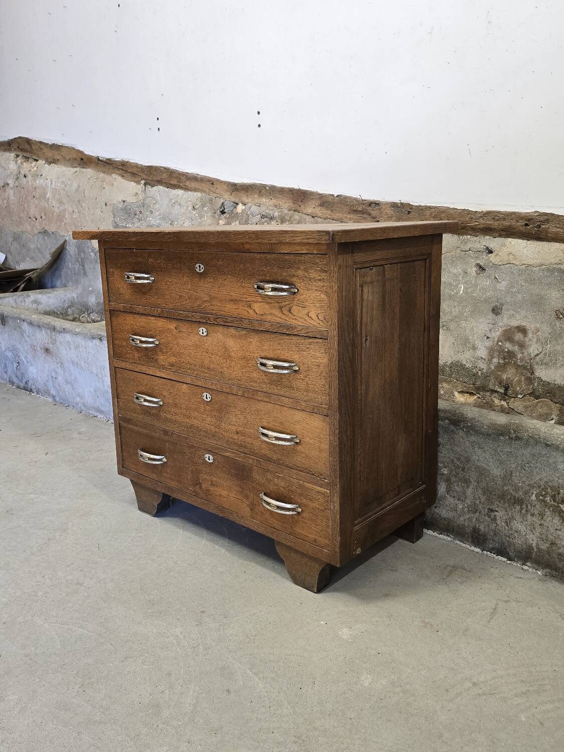 4-drawer oak chest of drawers